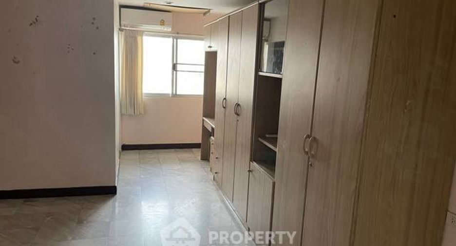 For sale 3 bedrooms condo in Watthana, Bangkok