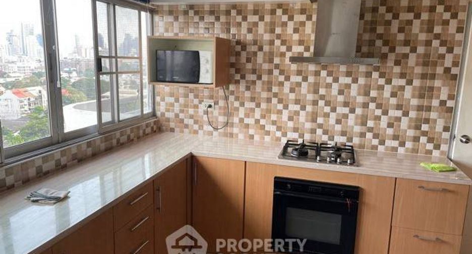 For sale 3 bedrooms condo in Watthana, Bangkok