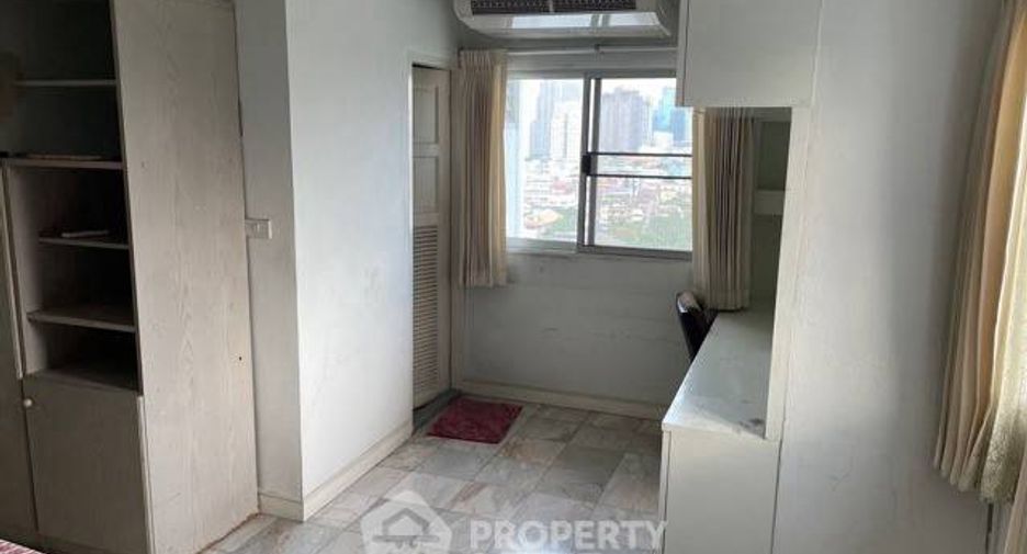 For sale 3 bedrooms condo in Watthana, Bangkok