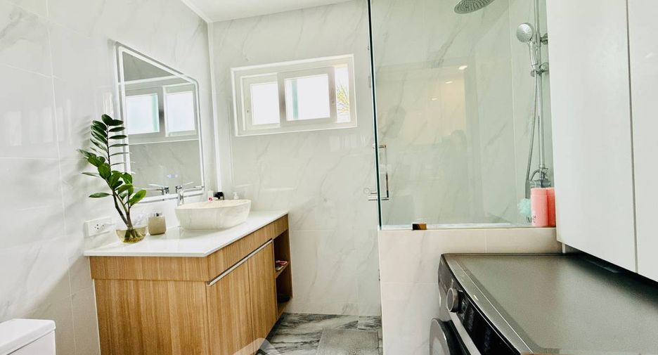For sale 2 ベッドルーム condo in Bang Lamung, Chonburi