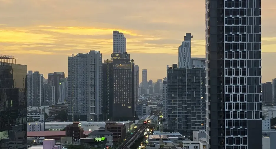 Condo en alquiler de 2 habitaciones en Phra Khanong, Bangkok