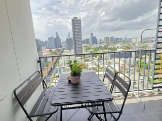 Condo en alquiler de 2 habitaciones en Phra Khanong, Bangkok