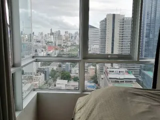 À vendre 2 chambres condo à Huai Khwang, Bangkok