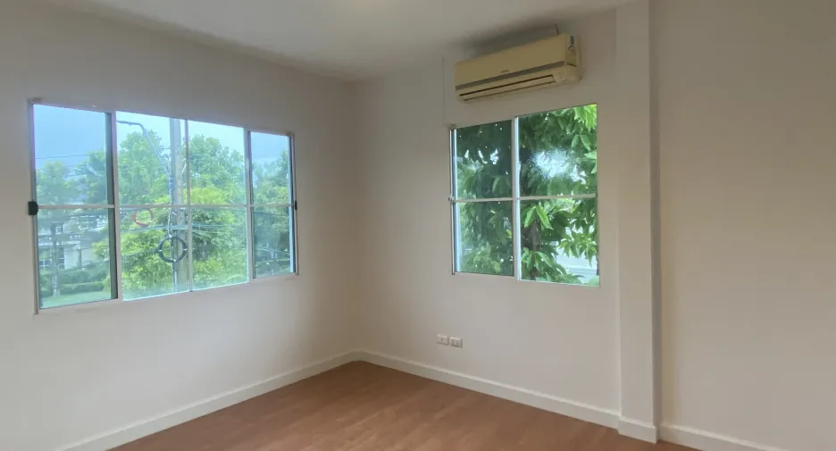 À vendre et à louer 3 chambres maison à Lat Krabang, Bangkok