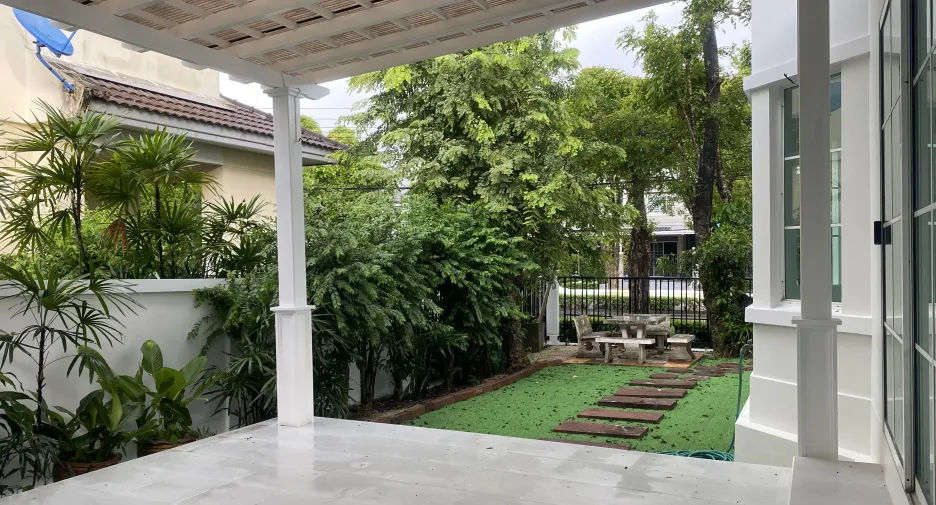 À vendre et à louer 3 chambres maison à Lat Krabang, Bangkok