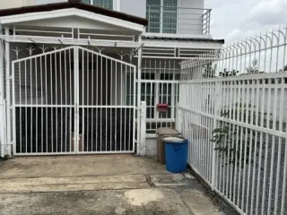 Haus zum Kauf mit 3 Zimmer in Khlong Sam Wa, Bangkok