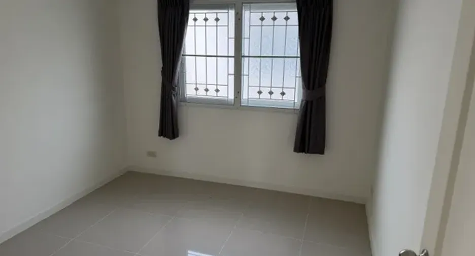 Haus zum Kauf mit 3 Zimmer in Khlong Sam Wa, Bangkok