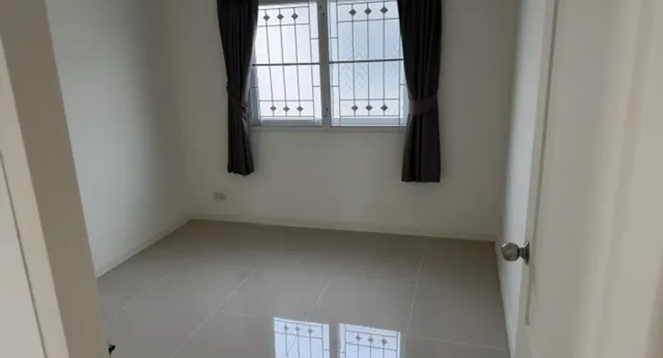 Haus zum Kauf mit 3 Zimmer in Khlong Sam Wa, Bangkok