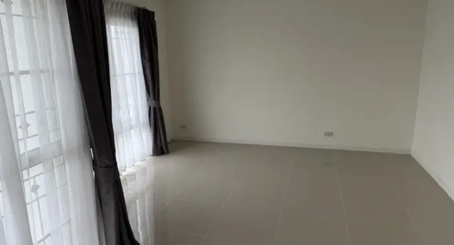 Haus zum Kauf mit 3 Zimmer in Khlong Sam Wa, Bangkok