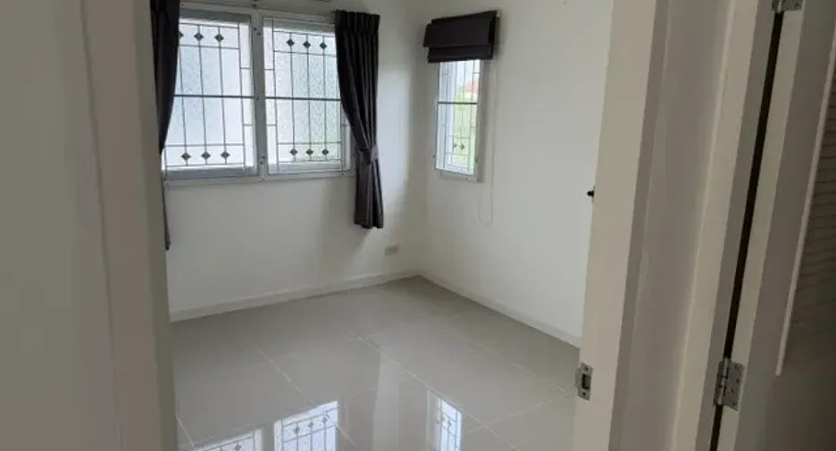 Haus zum Kauf mit 3 Zimmer in Khlong Sam Wa, Bangkok