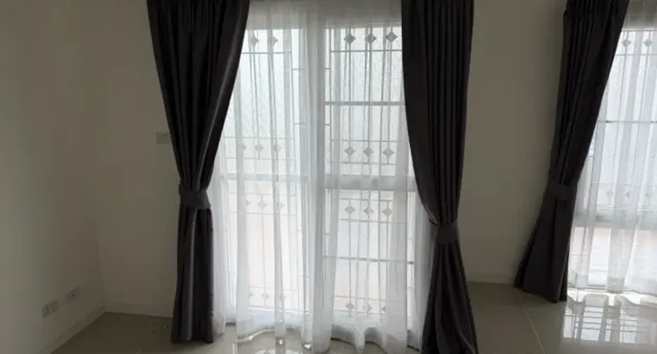 Haus zum Kauf mit 3 Zimmer in Khlong Sam Wa, Bangkok