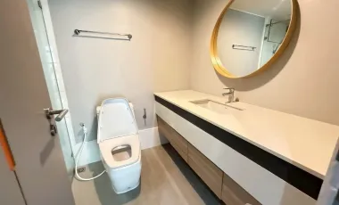 Condo en alquiler y en venta de 3 habitaciones en Watthana, Bangkok