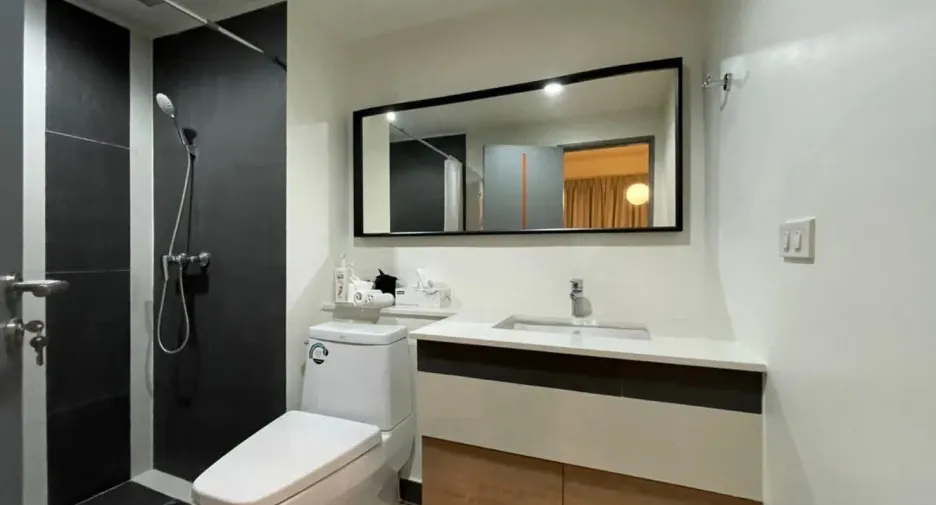 Condo en alquiler y en venta de 3 habitaciones en Watthana, Bangkok