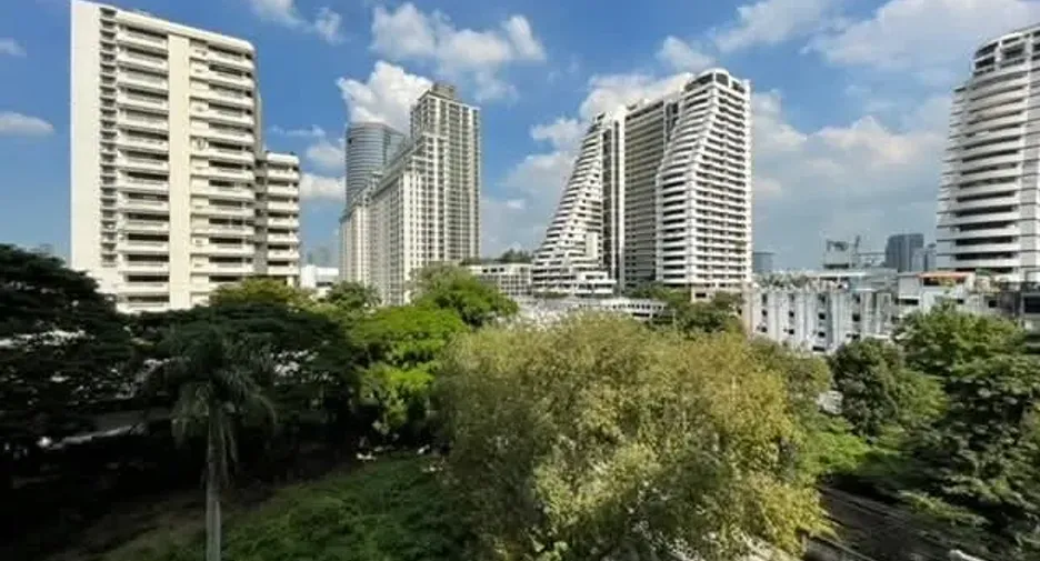 Condo en alquiler y en venta de 3 habitaciones en Watthana, Bangkok