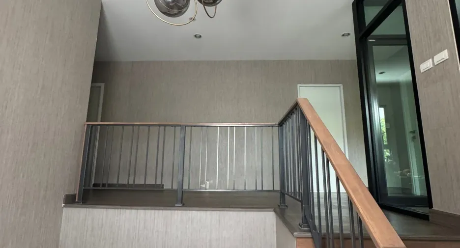 Haus zum Kauf mit 4 Zimmer in Bang Khae, Bangkok
