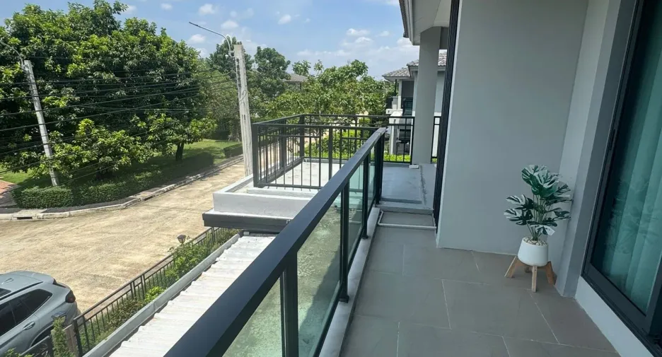 Haus zum Kauf mit 4 Zimmer in Bang Khae, Bangkok