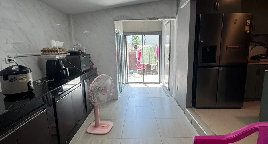 Haus zum Kauf mit 4 Zimmer in Bang Khae, Bangkok