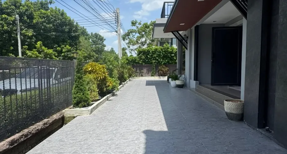 Haus zum Kauf mit 4 Zimmer in Bang Khae, Bangkok