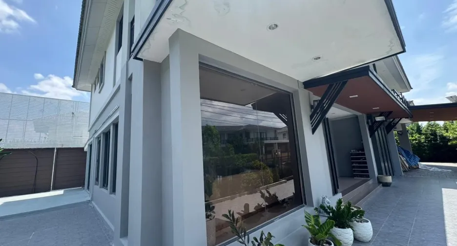 Haus zum Kauf mit 4 Zimmer in Bang Khae, Bangkok