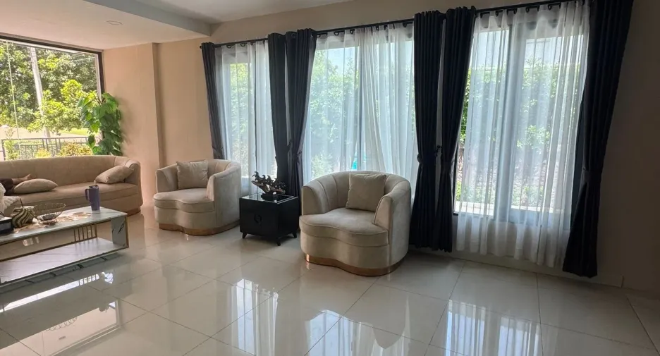 Haus zum Kauf mit 4 Zimmer in Bang Khae, Bangkok