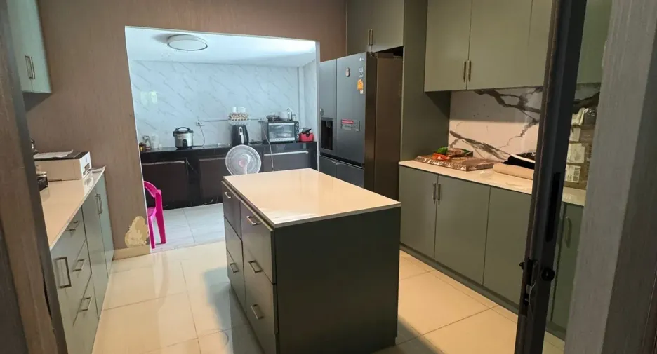 Haus zum Kauf mit 4 Zimmer in Bang Khae, Bangkok