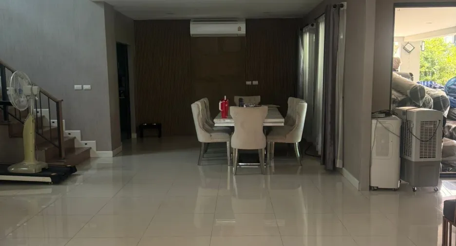 Haus zum Kauf mit 4 Zimmer in Bang Khae, Bangkok