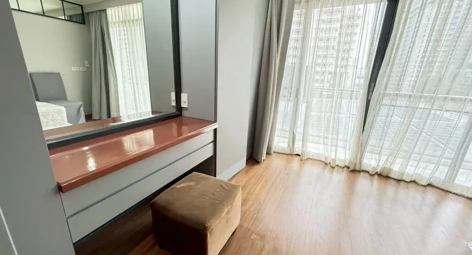 Condo en alquiler de 3 habitaciones en Watthana, Bangkok