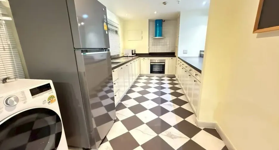 Condo en alquiler de 3 habitaciones en Watthana, Bangkok