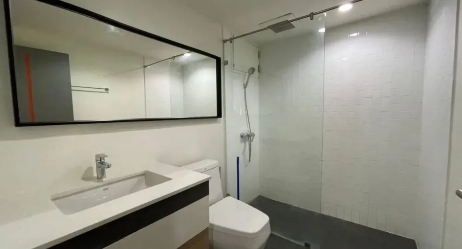 Condo en alquiler de 3 habitaciones en Watthana, Bangkok