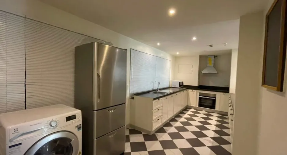 Condo en alquiler de 3 habitaciones en Watthana, Bangkok