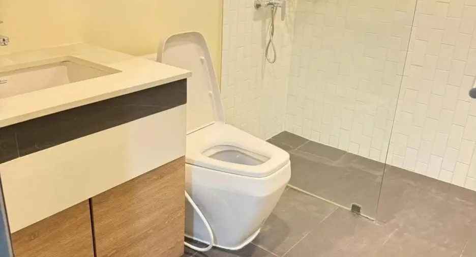 Condo en alquiler de 3 habitaciones en Watthana, Bangkok