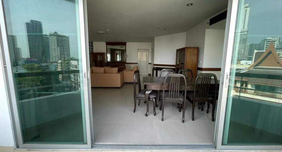 À louer 3 chambres appartement à Khlong Toei, Bangkok