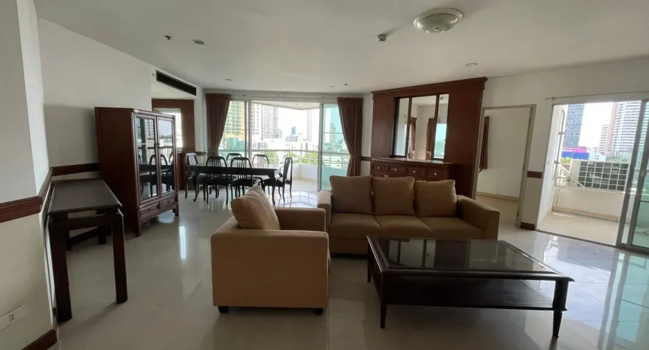À louer 3 chambres appartement à Khlong Toei, Bangkok