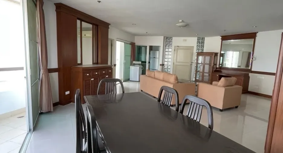 À louer 3 chambres appartement à Khlong Toei, Bangkok