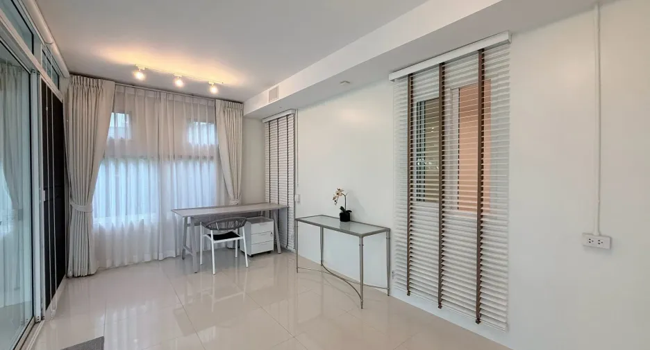 À louer 4 chambres maison à Bang Phli, Samut Prakan