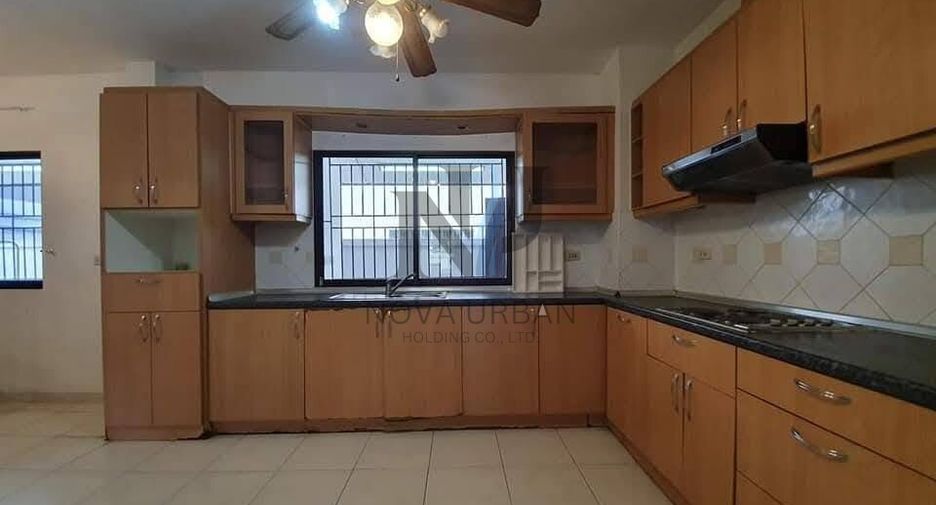 For rent 4 bedrooms house in Jomtien, Pattaya