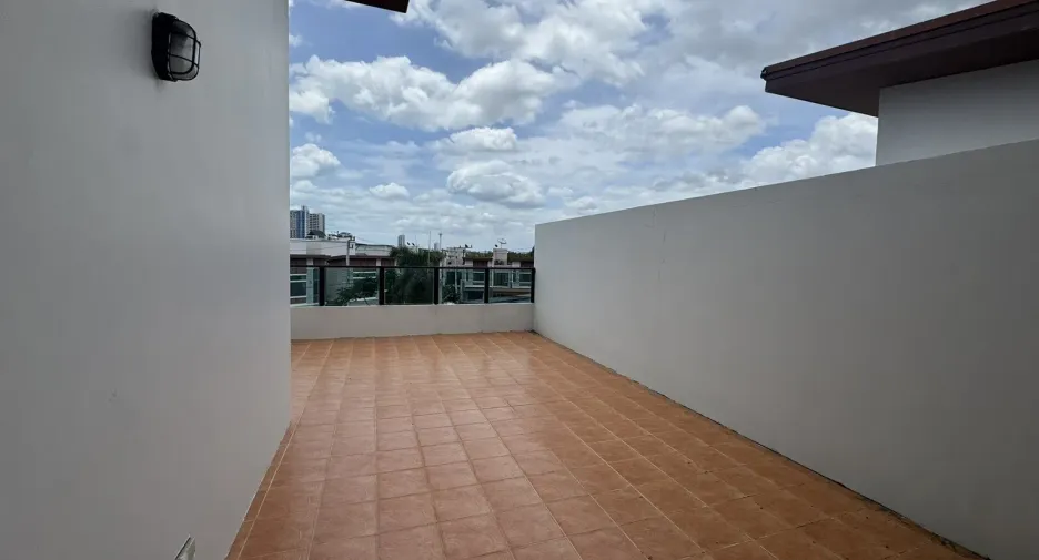For rent 3 bedrooms townhouse in Cha Am, Phetchaburi