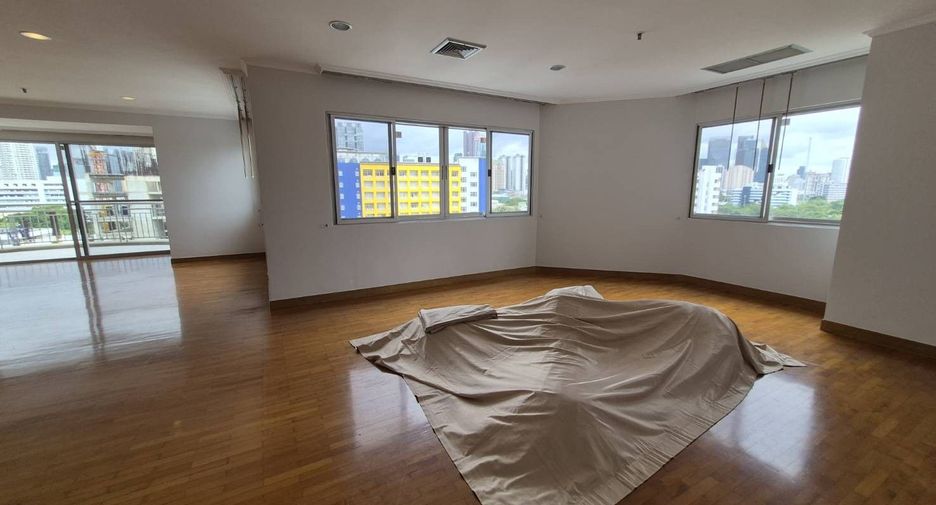 For rent 4 bedrooms condo in Sathon, Bangkok