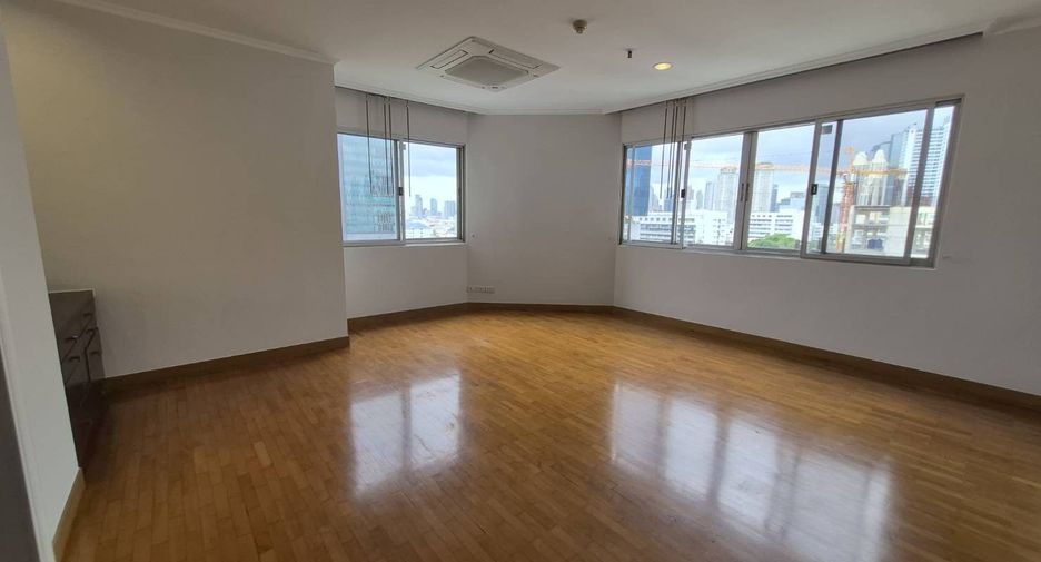 For rent 4 bedrooms condo in Sathon, Bangkok