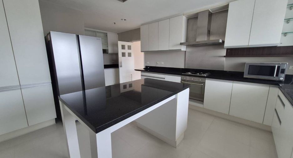 For rent 4 bedrooms condo in Sathon, Bangkok