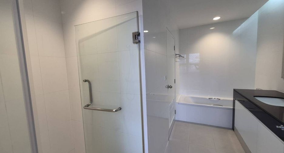For rent 4 bedrooms condo in Sathon, Bangkok