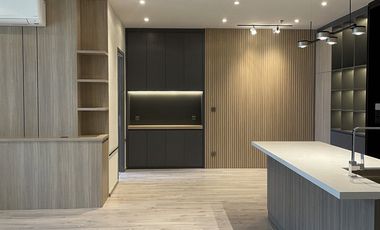 For sale 3 bedrooms condo in Watthana, Bangkok