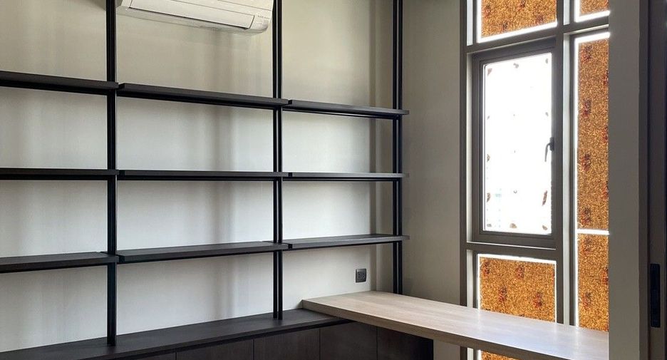 For sale 3 bedrooms condo in Watthana, Bangkok