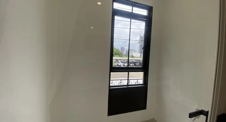 Casa adosada en venta de 3 habitaciones en Watthana, Bangkok