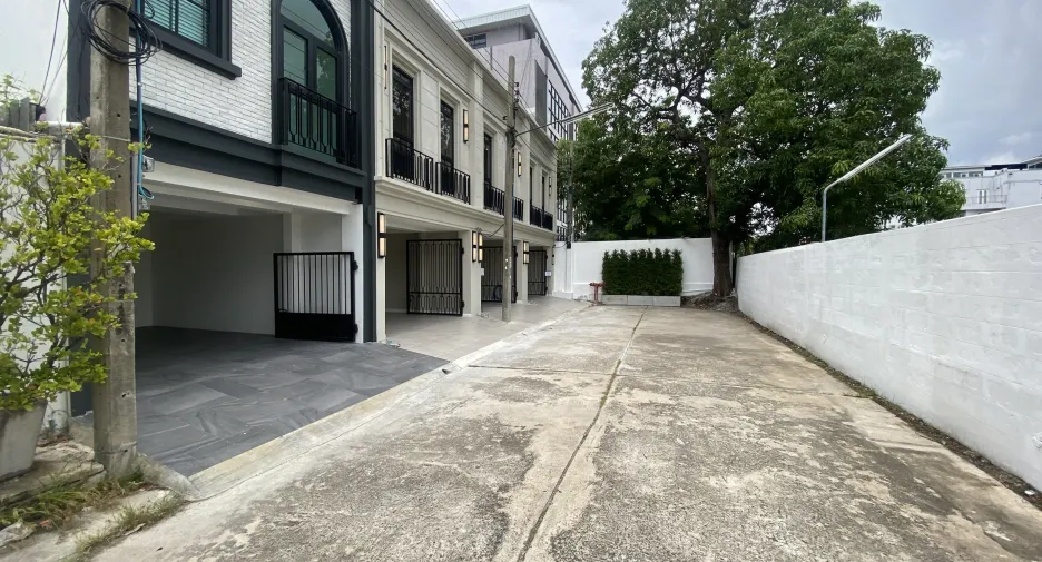 Casa adosada en venta de 3 habitaciones en Watthana, Bangkok