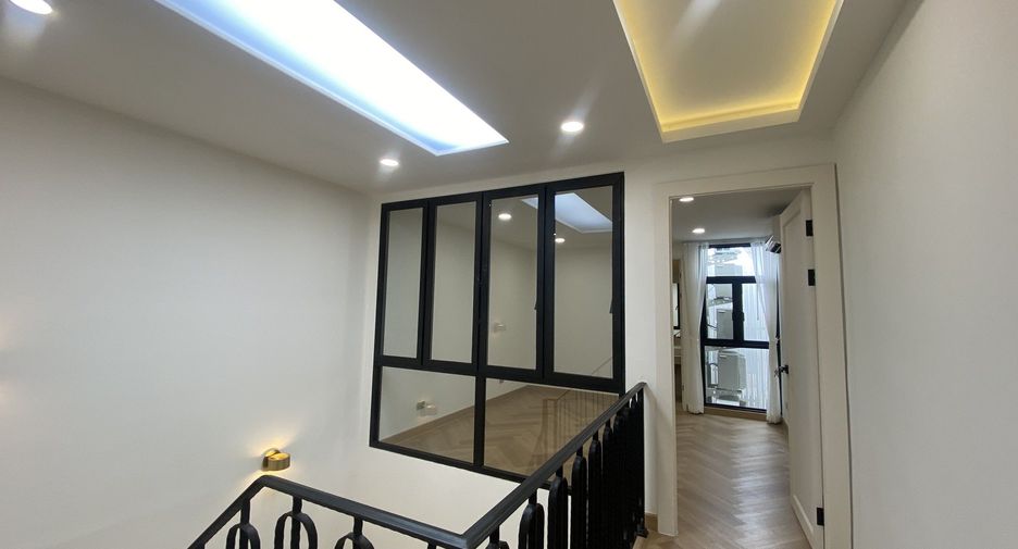 Casa adosada en venta de 3 habitaciones en Watthana, Bangkok