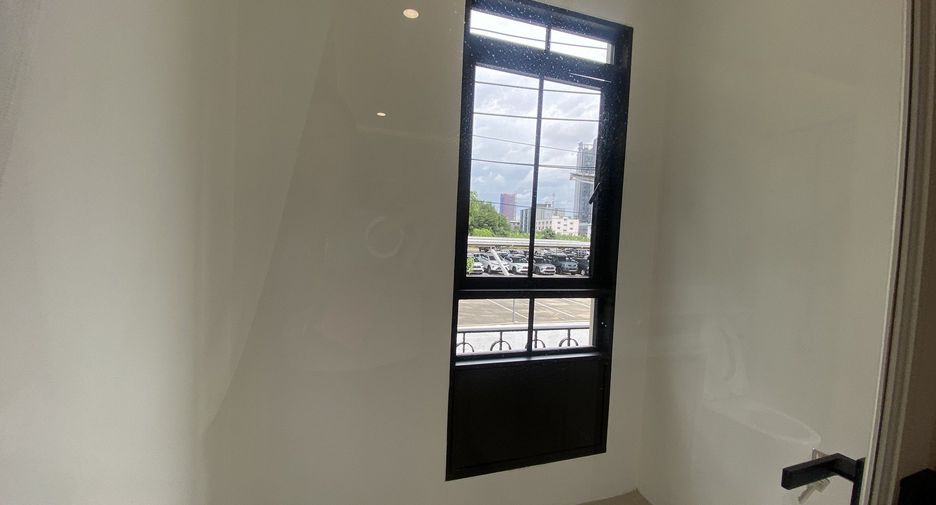 Casa adosada en venta de 3 habitaciones en Watthana, Bangkok