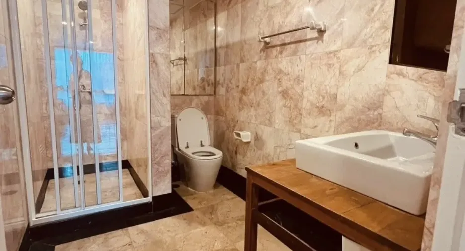 For rent 2 bedrooms apartment in Watthana, Bangkok