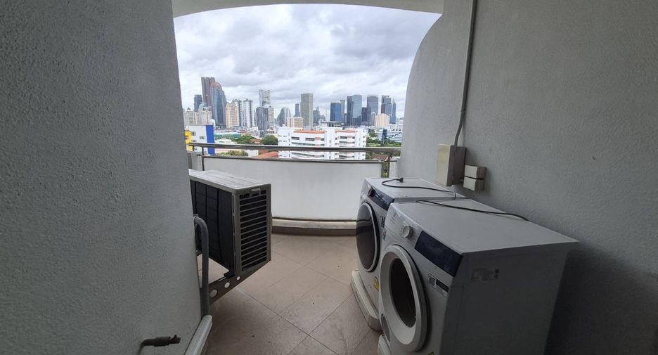 For rent 3 bedrooms condo in Sathon, Bangkok