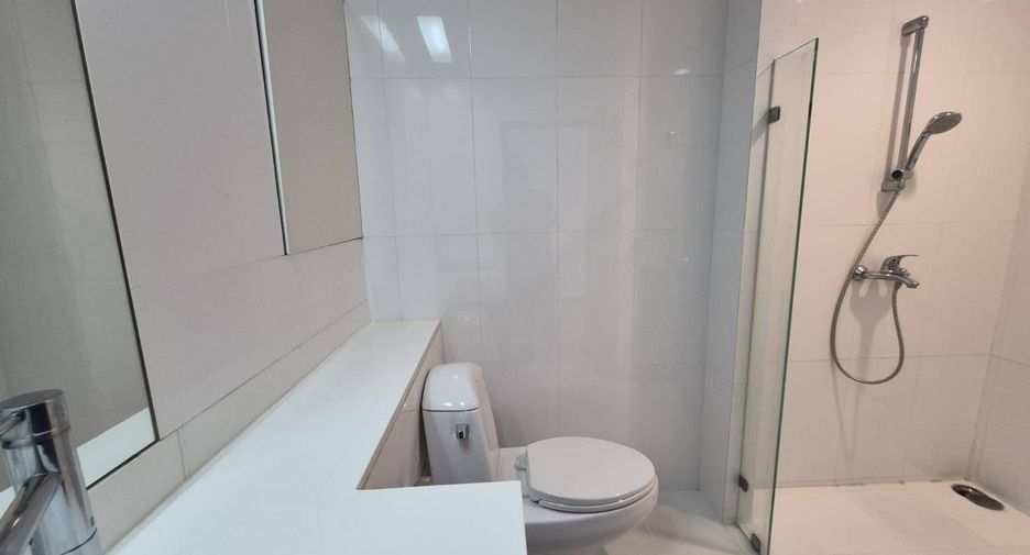 For rent 3 bedrooms condo in Sathon, Bangkok